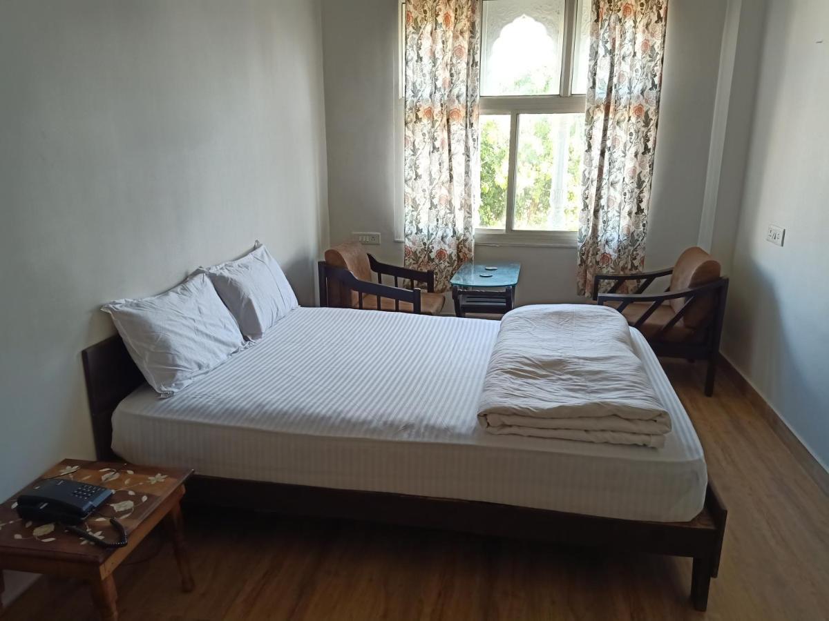 מלון סוואי מדופור Hindupura Residency מראה חיצוני תמונה