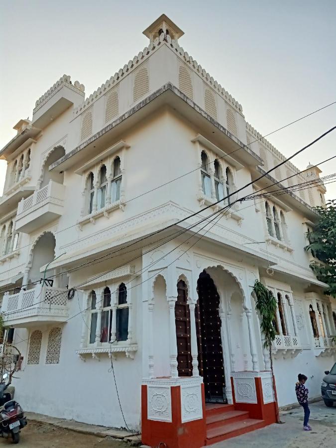 מלון סוואי מדופור Hindupura Residency מראה חיצוני תמונה