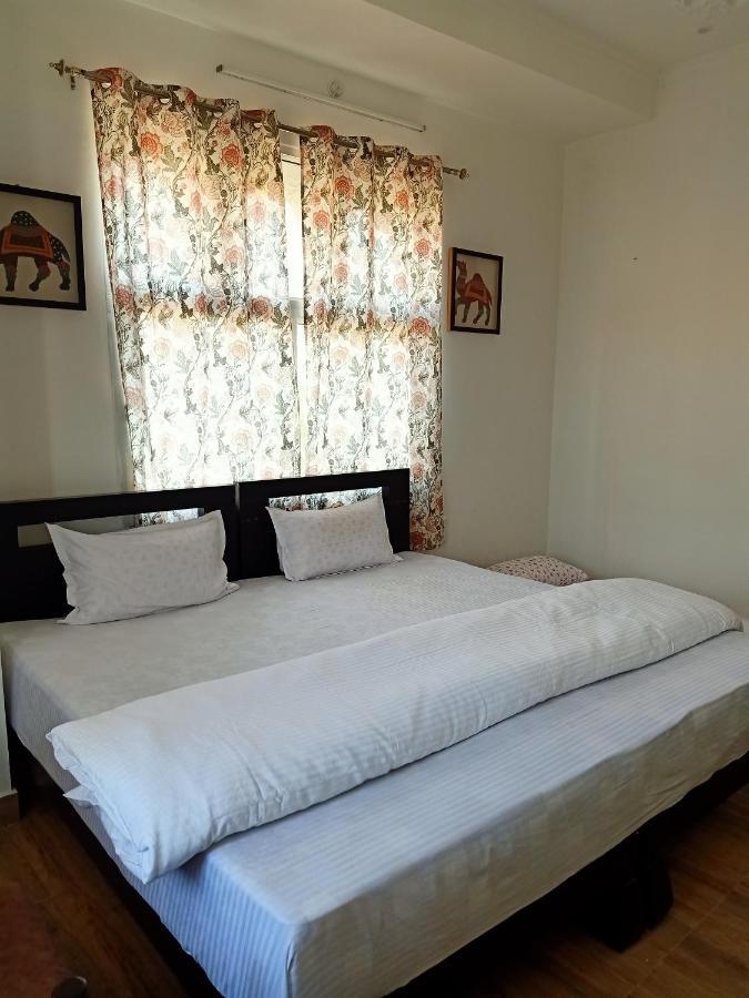 מלון סוואי מדופור Hindupura Residency מראה חיצוני תמונה