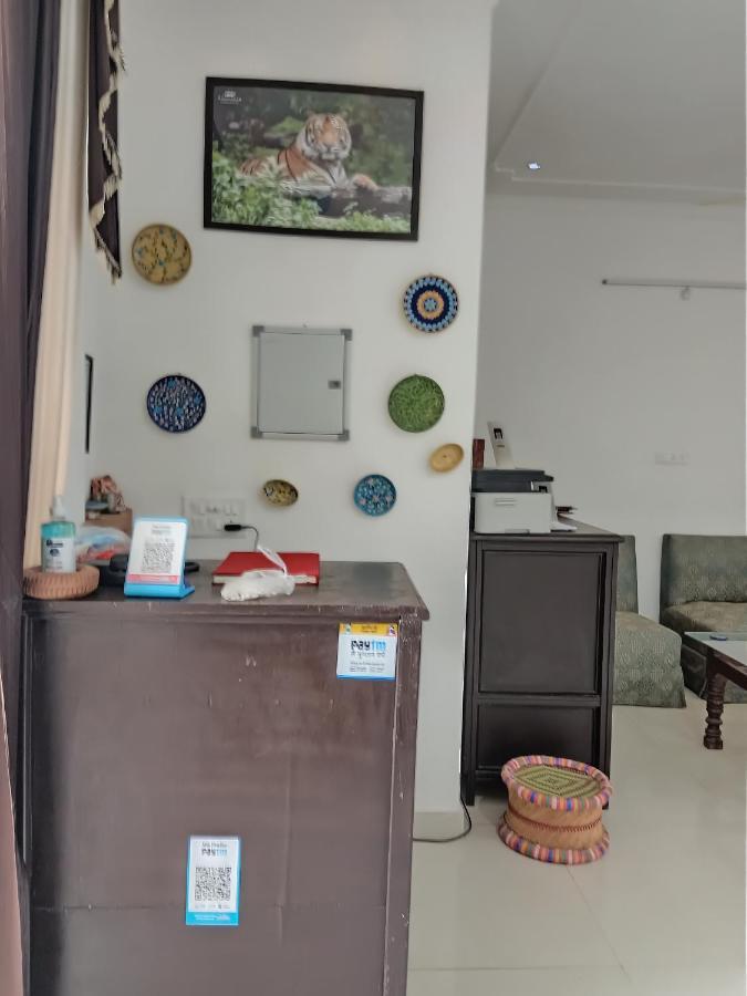 מלון סוואי מדופור Hindupura Residency מראה חיצוני תמונה