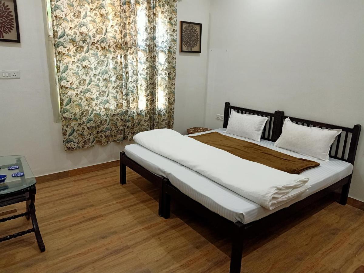 מלון סוואי מדופור Hindupura Residency מראה חיצוני תמונה