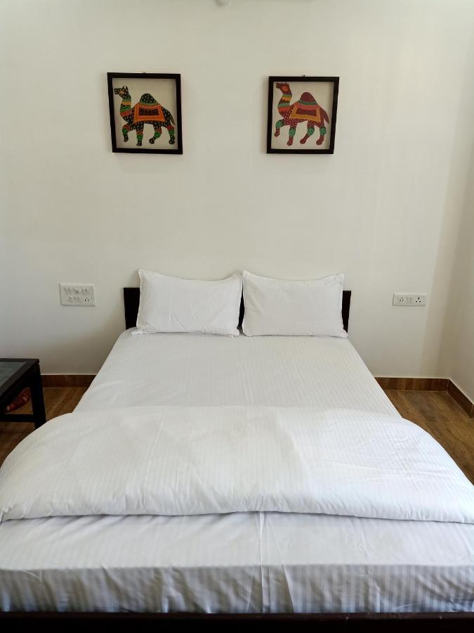 מלון סוואי מדופור Hindupura Residency מראה חיצוני תמונה