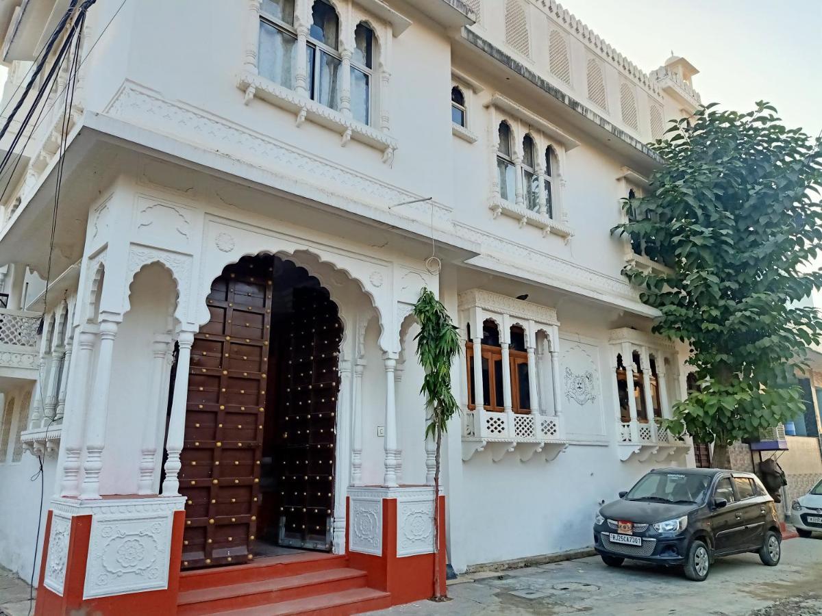מלון סוואי מדופור Hindupura Residency מראה חיצוני תמונה