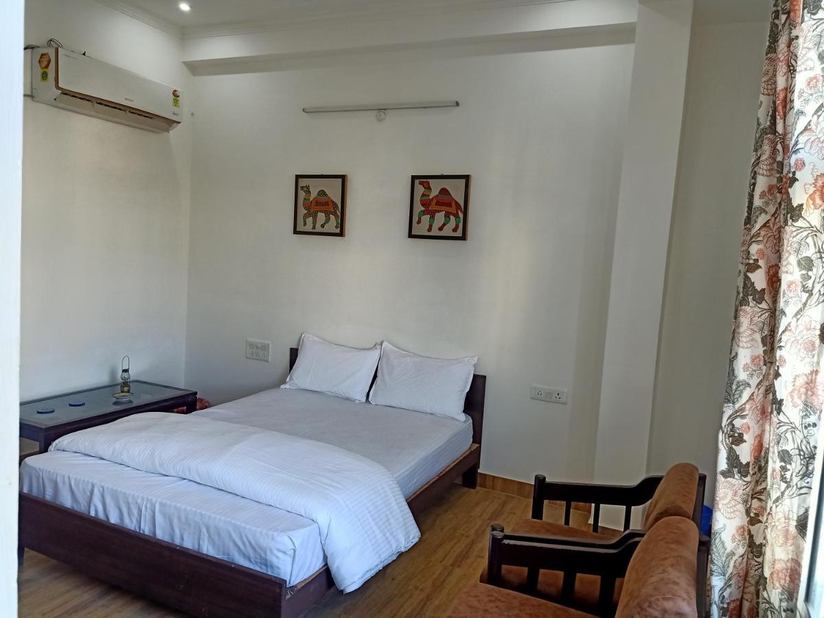 מלון סוואי מדופור Hindupura Residency מראה חיצוני תמונה