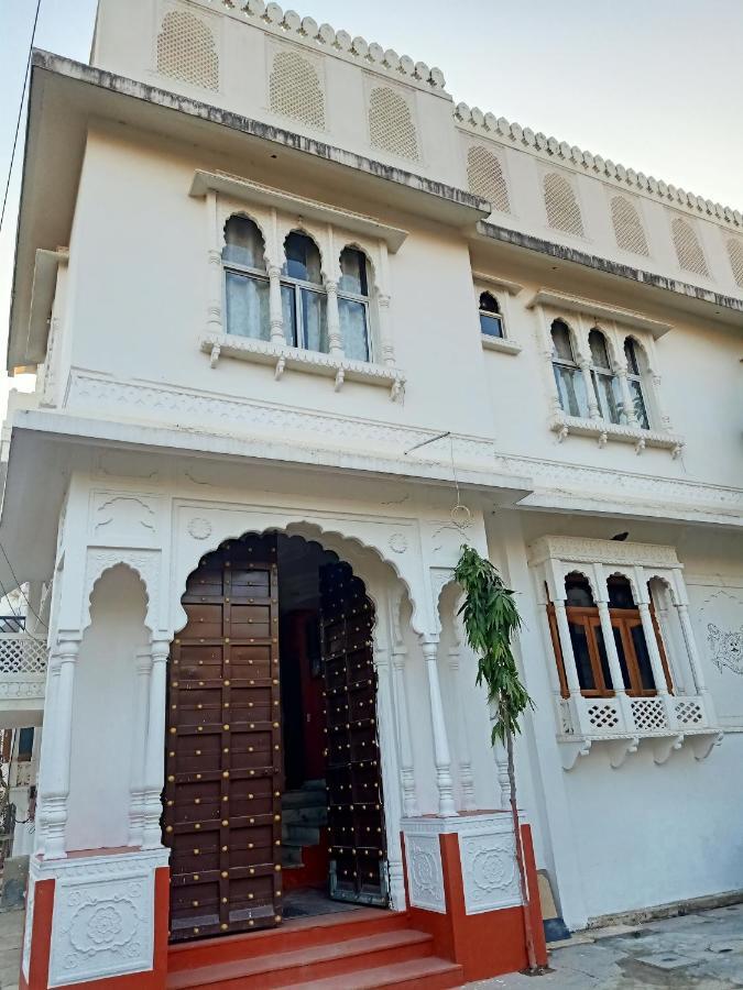מלון סוואי מדופור Hindupura Residency מראה חיצוני תמונה