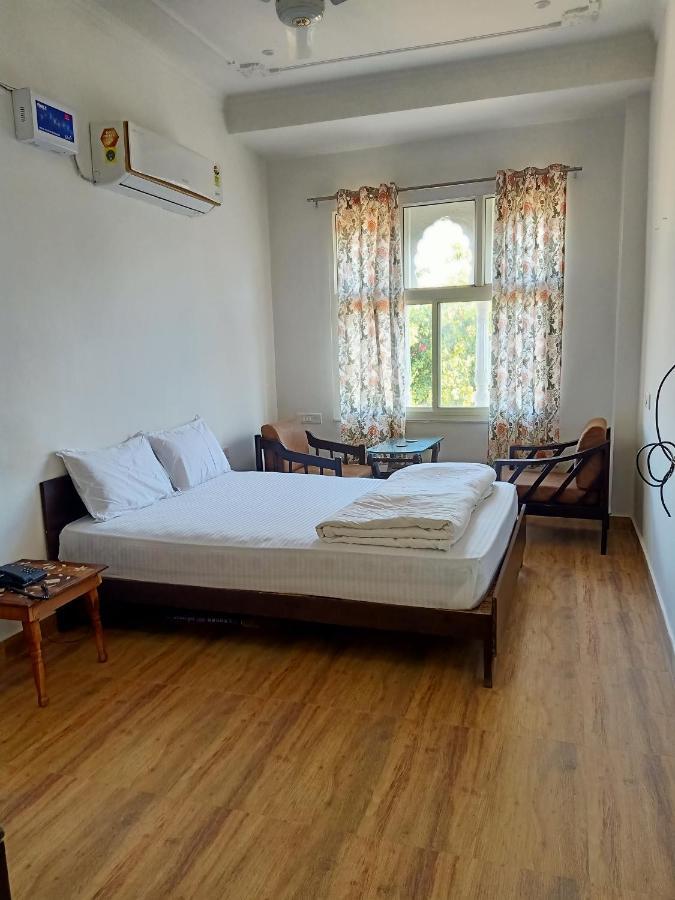 מלון סוואי מדופור Hindupura Residency מראה חיצוני תמונה