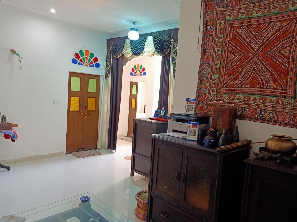 מלון סוואי מדופור Hindupura Residency מראה חיצוני תמונה