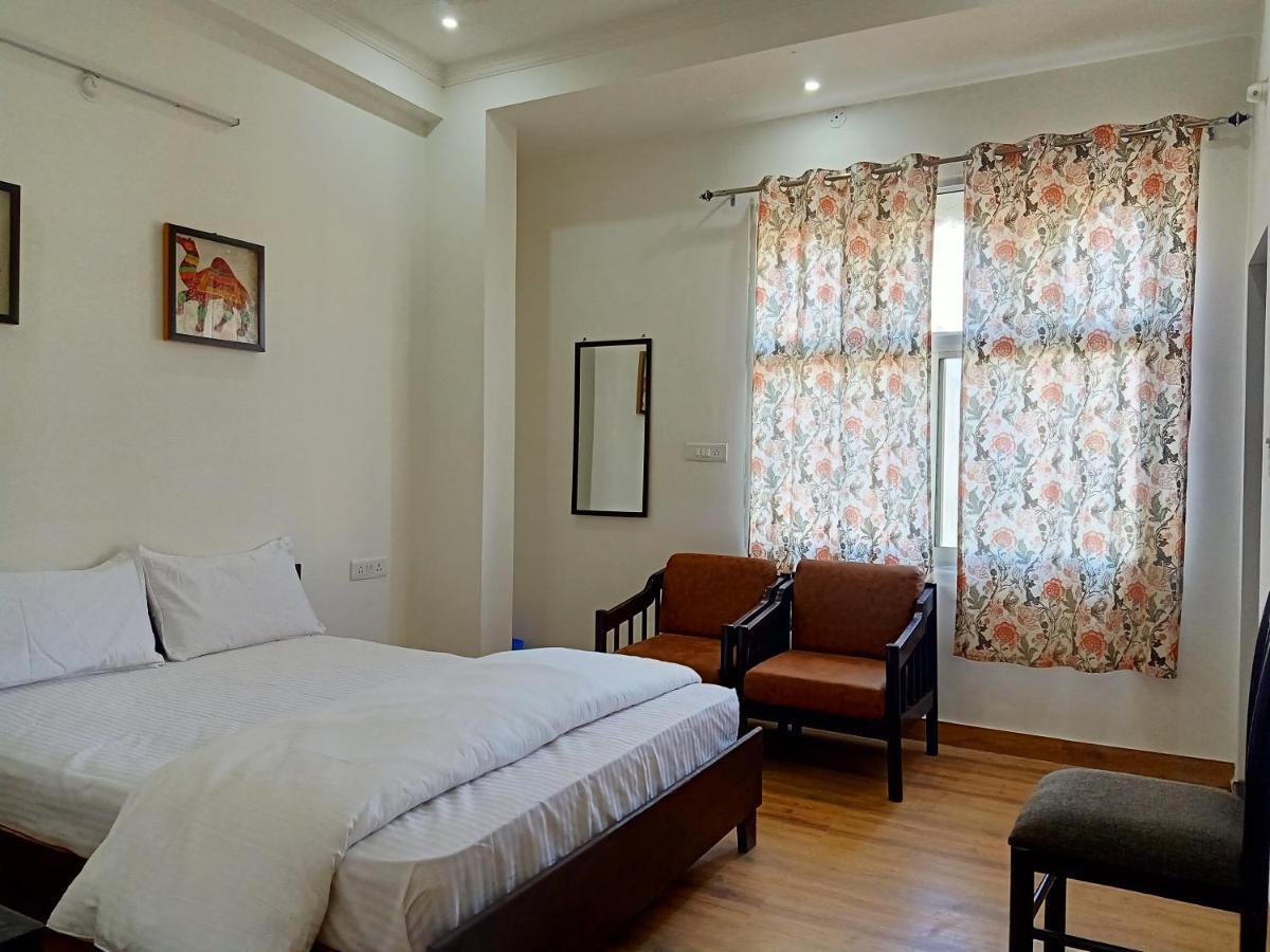 מלון סוואי מדופור Hindupura Residency מראה חיצוני תמונה